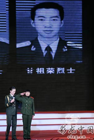 缉毒殉职民警妹妹走上战场(图)